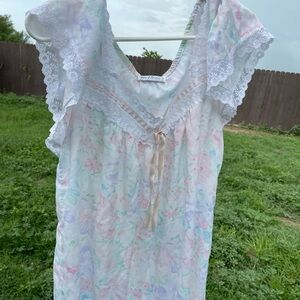 Vintage Miss Elaine cottagecore floral print cute kawaii sleeping gown